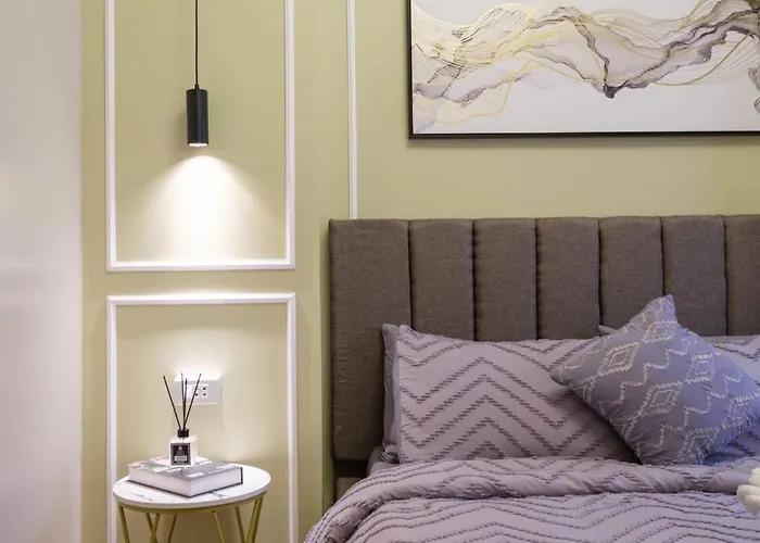 Luxurious Maison At 81 Newport Near Terminal 3 Airport 公寓