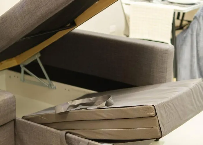Luxurious Maison At 81 Newport Near Terminal 3 Airport *