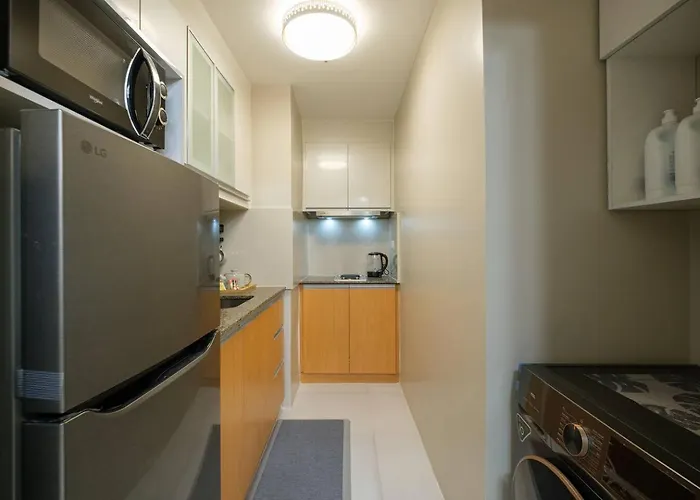 Luxurious Maison At 81 Newport Near Terminal 3 Airport 公寓 *